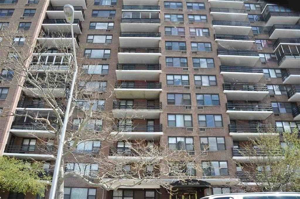 Beautiful 2 bedroom/1 bath condo unit located in the heart of Journal Square