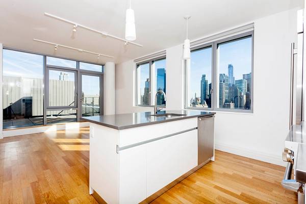 NO FEE ONE BEDROOM**HELL'S KITCHEN**MIDTOWN WEST**PETS ALLOWED