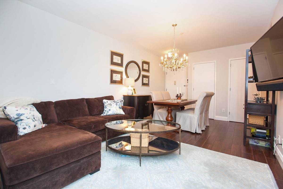 ONE BEDROOM + HOME OFFICE AT OBSERVATORY PLACE!