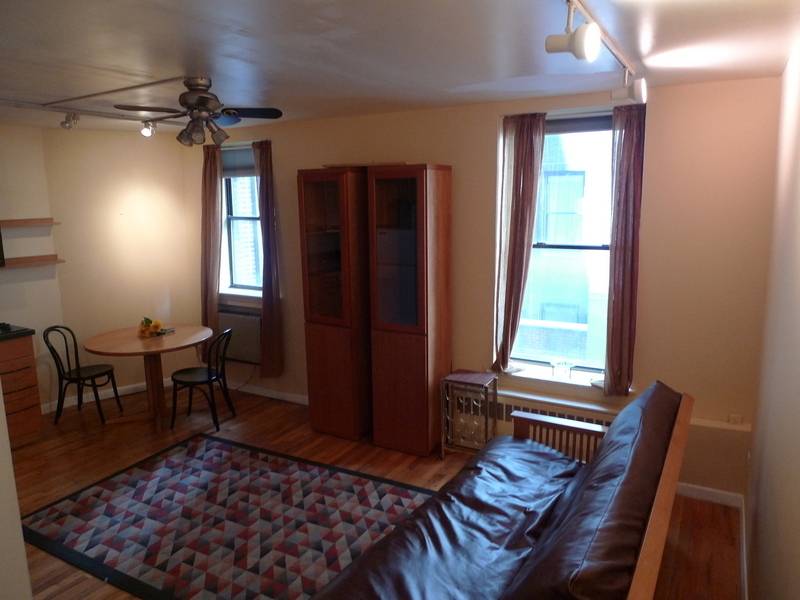 Great cozy west facing Studio in Midtown South