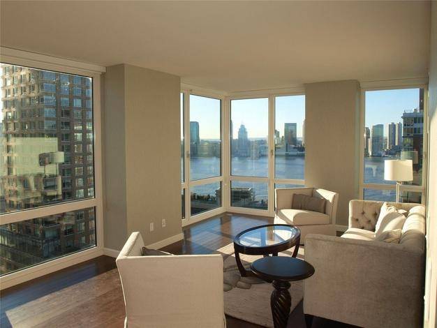 +TERRIFIC THREE BEDROOM IN BEAUTIFUL BATTERY PARK CITY+