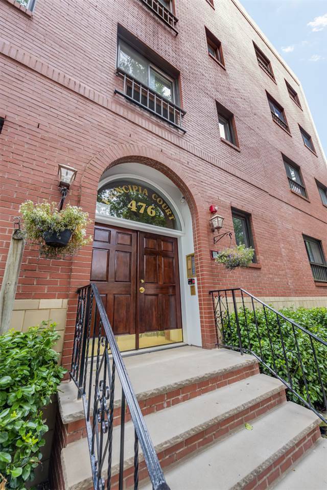Situated on a beautiful - 2 BR Condo Hamilton Park New Jersey