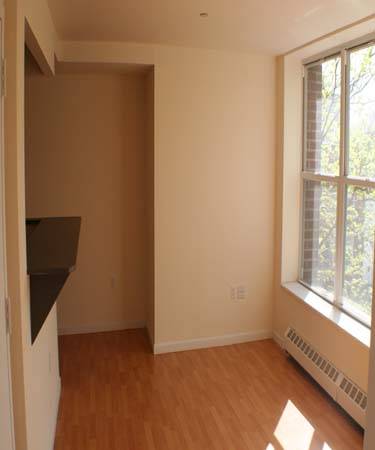 SUBLET.. CONV 2 BEDROOM... IN THE HEART OF ASTORIA