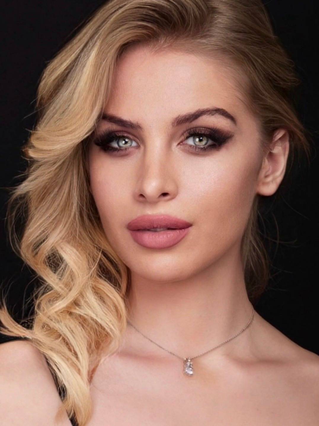 Eva Alexandros Boone