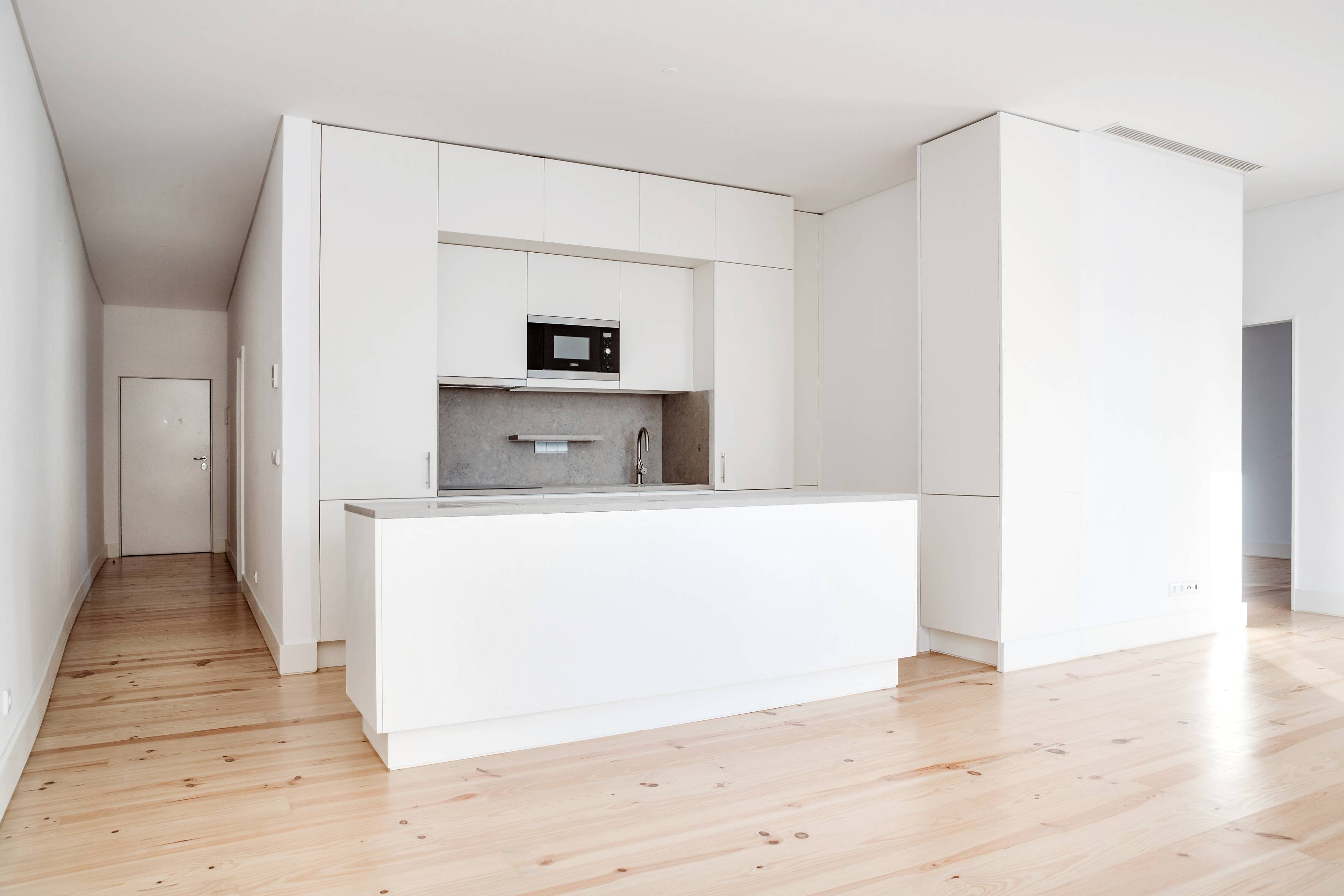 Riverside Apartment| Prime Location | Rooftop Terrace | Market District