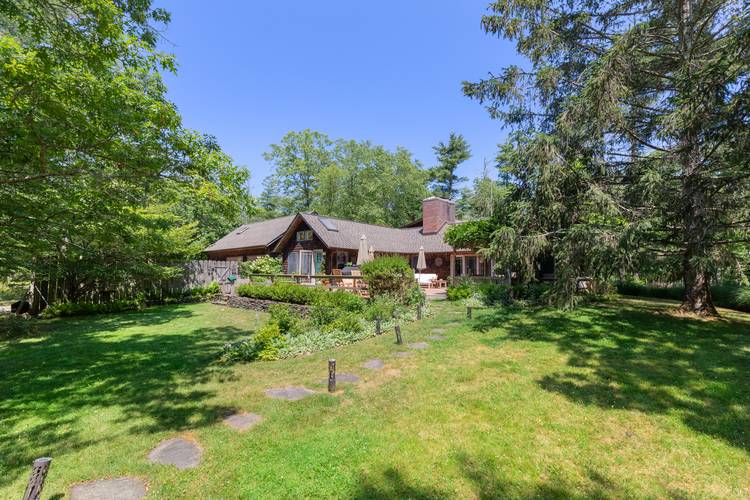 5 Bd's Oasis Snuggled Between Eh & Sag Harbor!