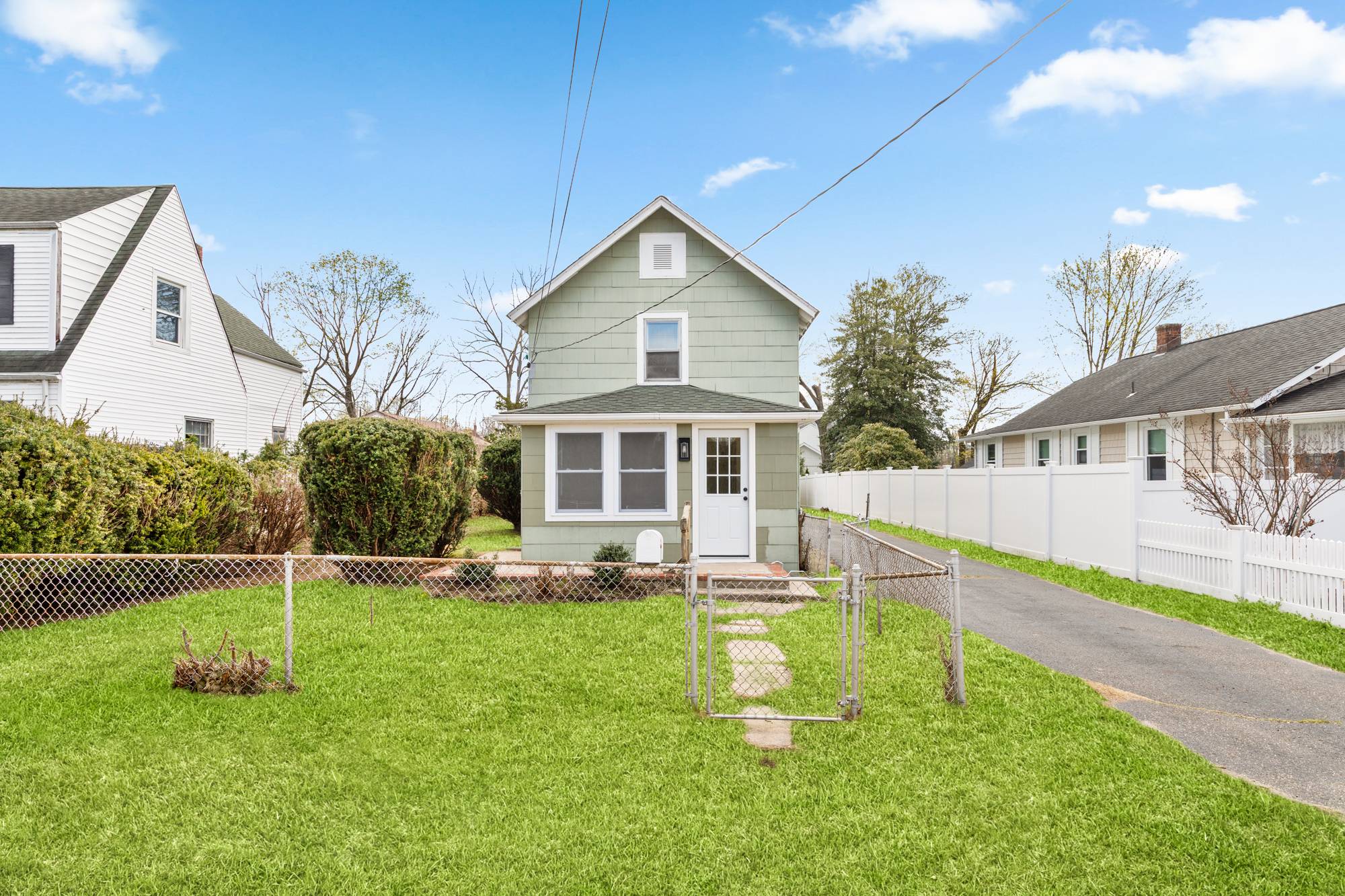 Full renovatede Gem in Kings Park NY