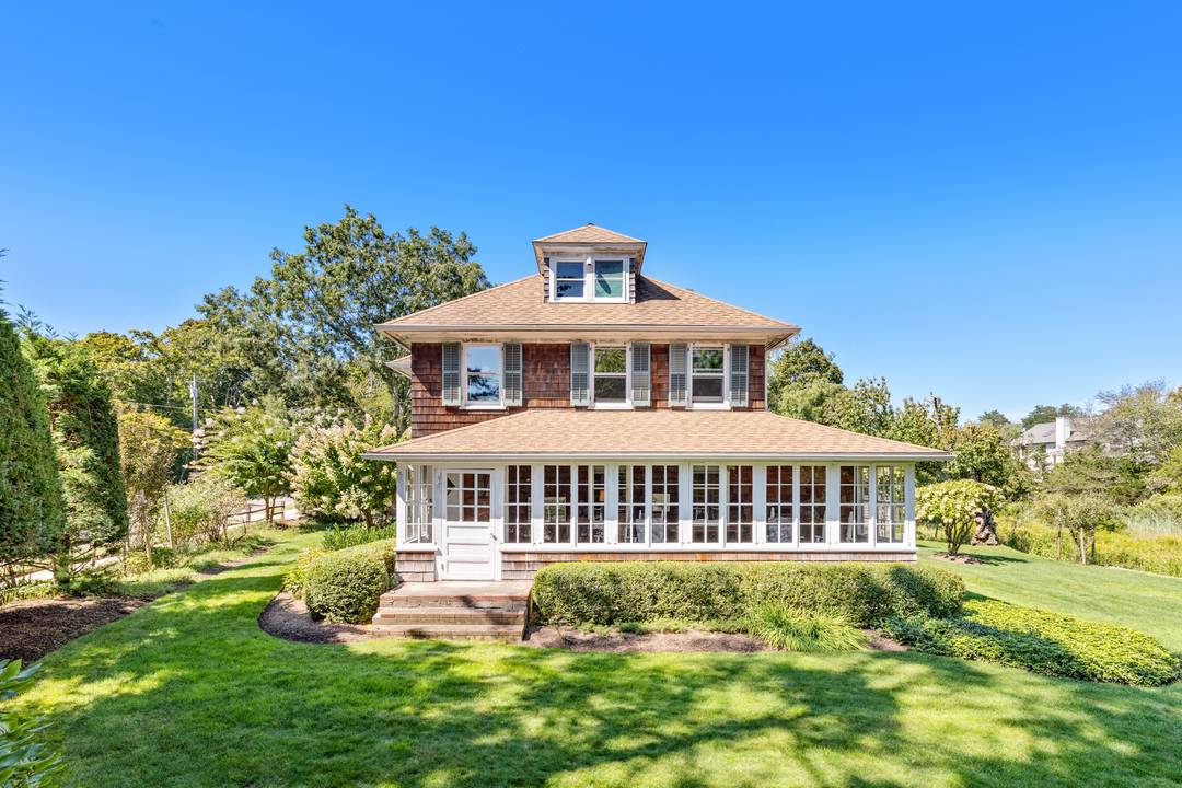 Sag Harbor Lovely Farmhouse