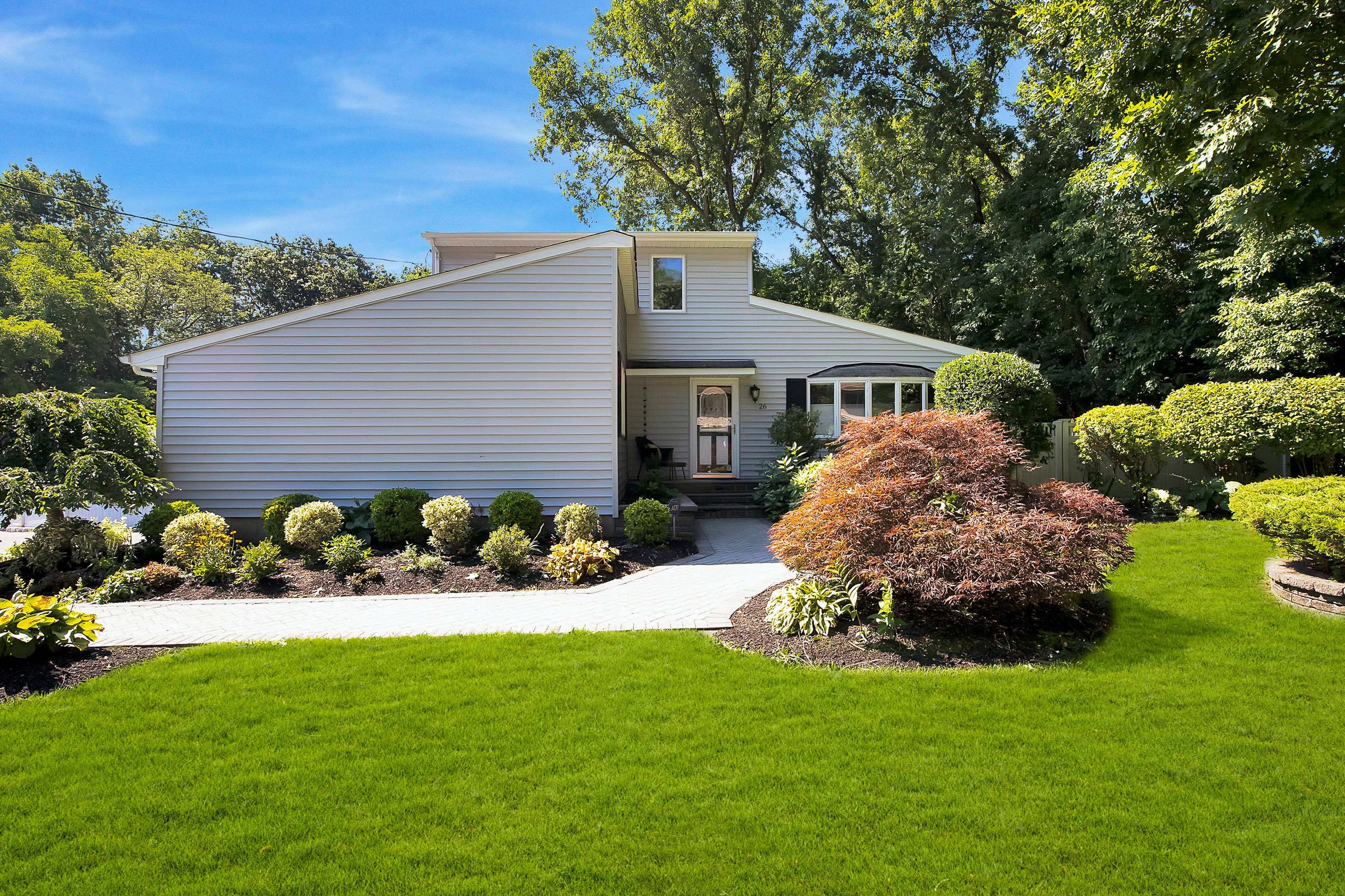 Huntington - Beautiful 4 Bedroom, 3 Full Bath, Fully Renovated Contemporary