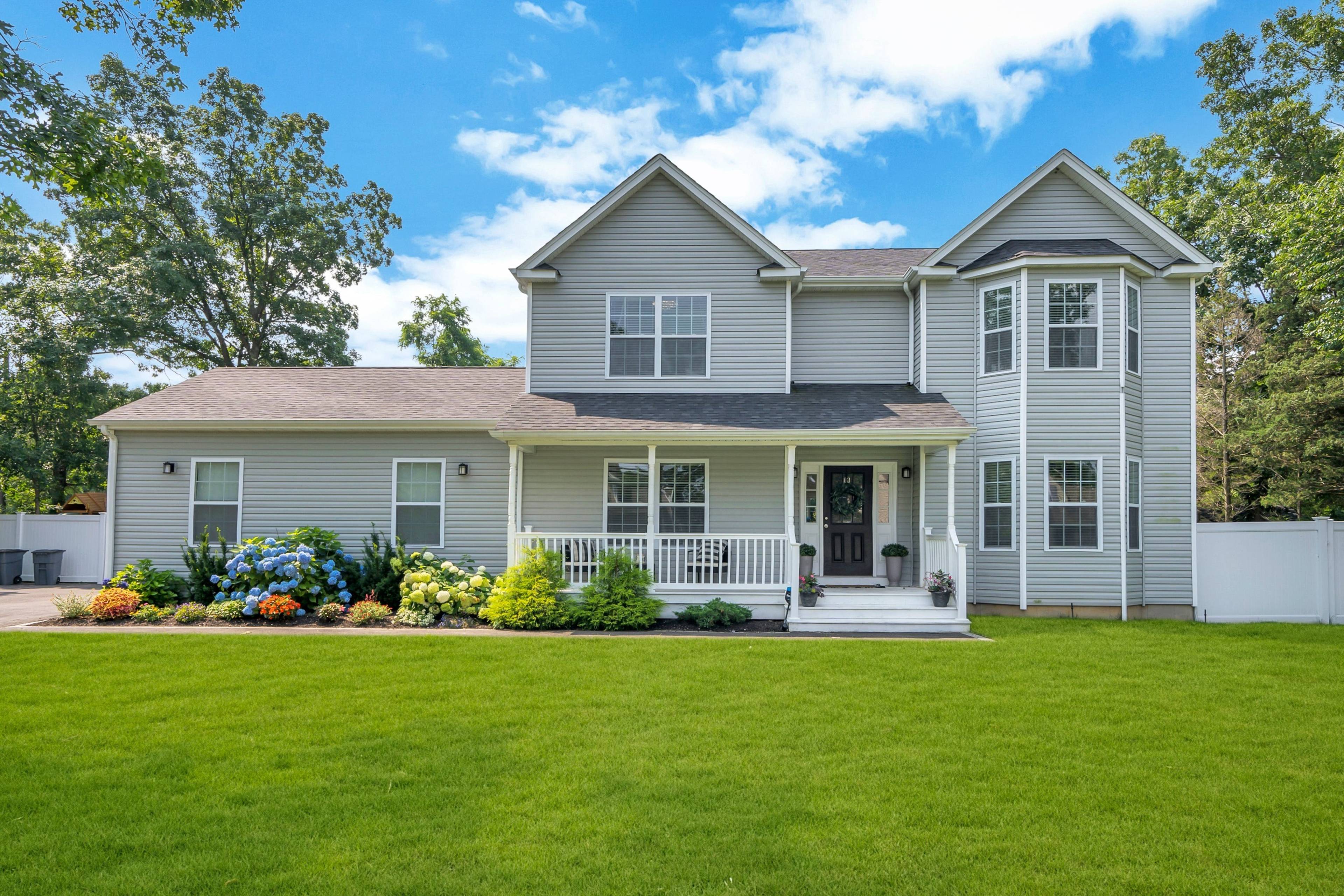 Beautiful Colonial in Huntington