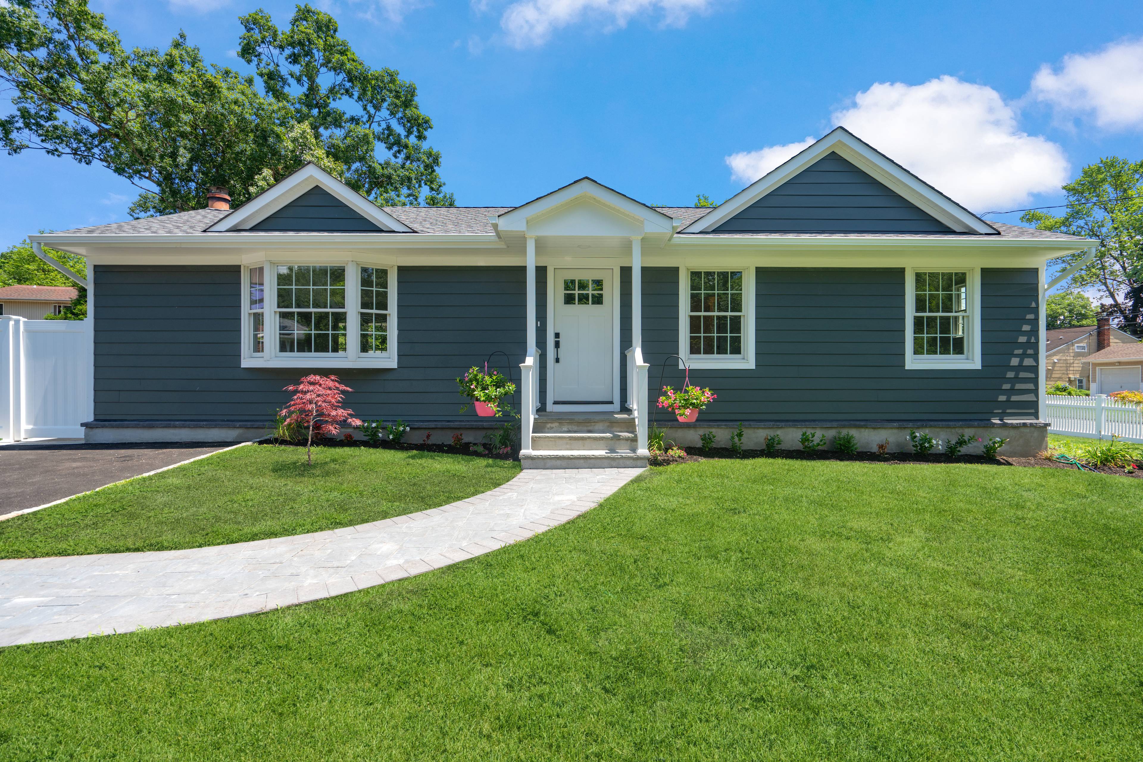 Beautiful Huntington Cottage Totally Renovated