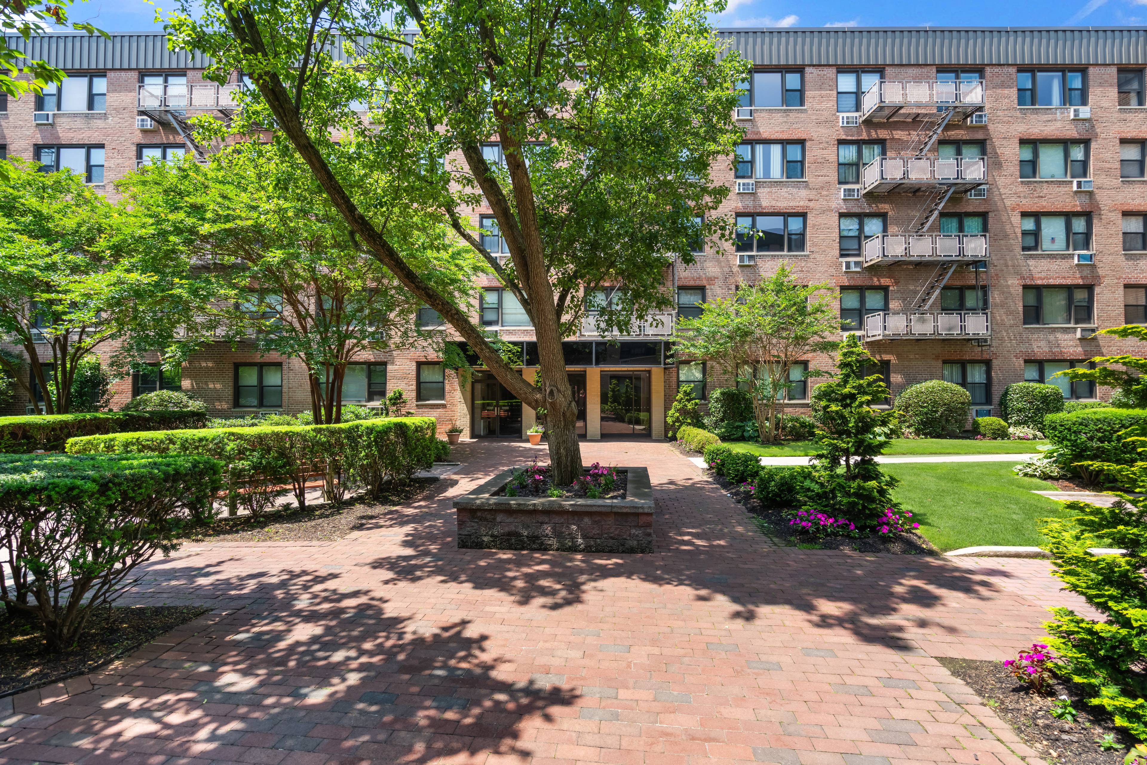Manhattan living in Mineola.