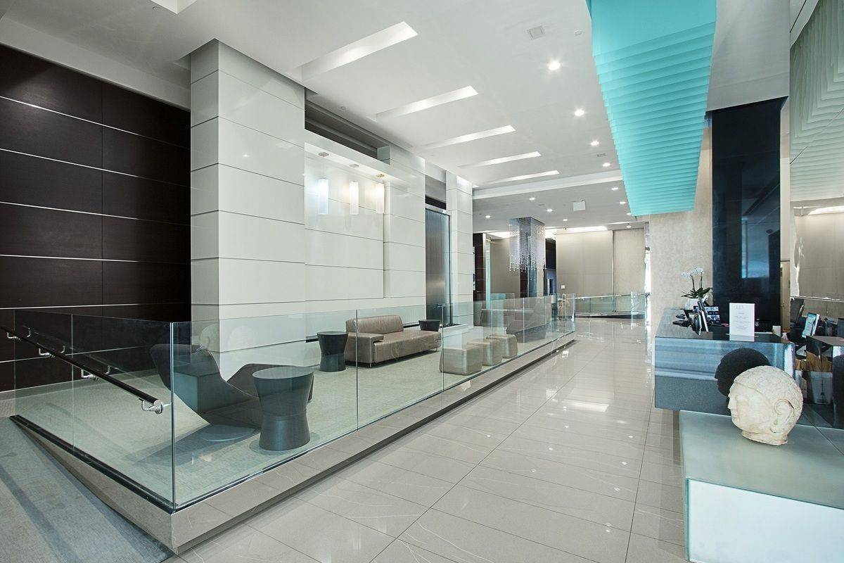 Upper West Side 2 bed 2 bath, high ceilings, good closet space, swimming pool, no fee