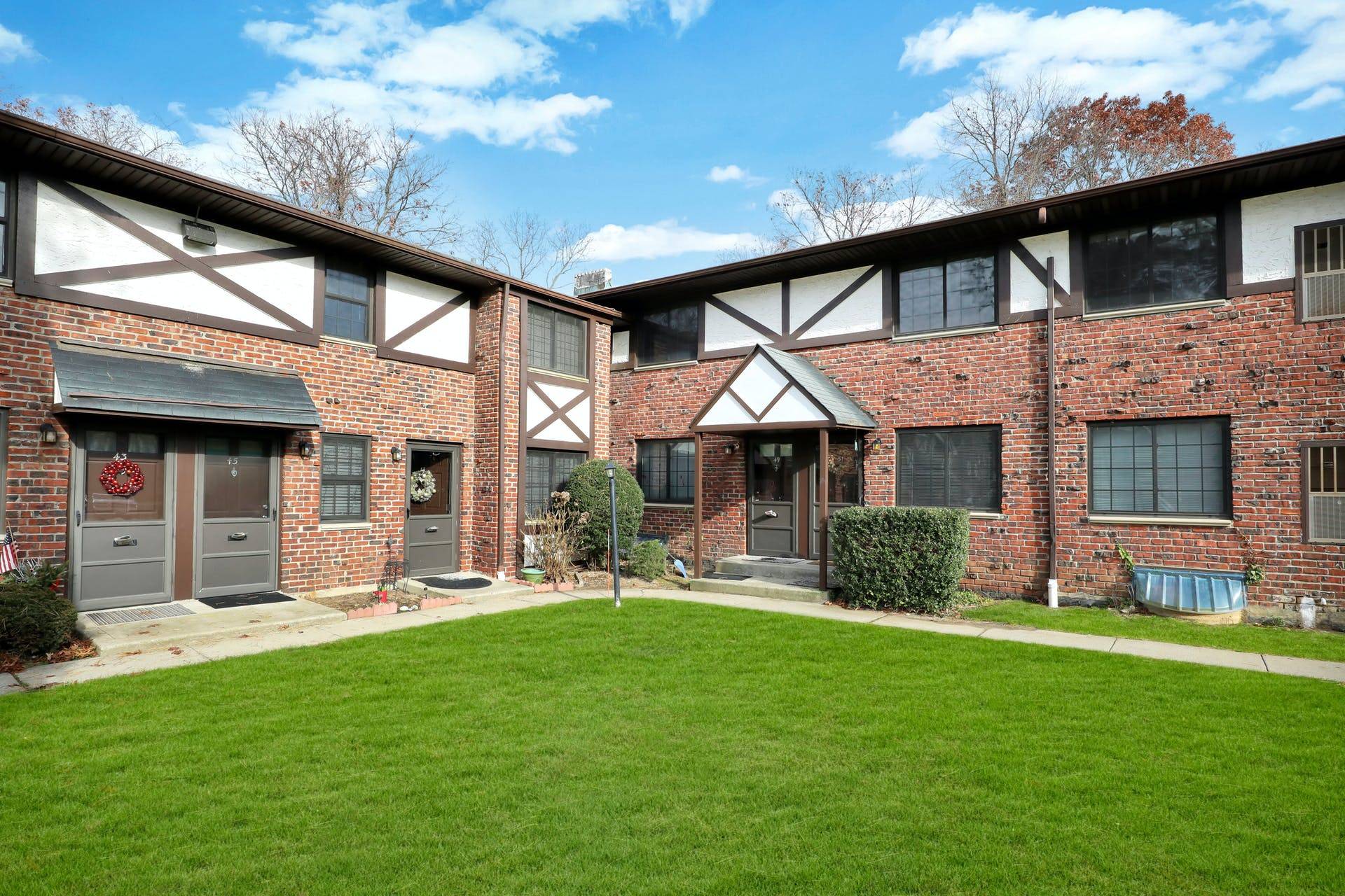 Welcome to 49 Newbrook Lane- Fully Updated 1 Bedroom with a Den