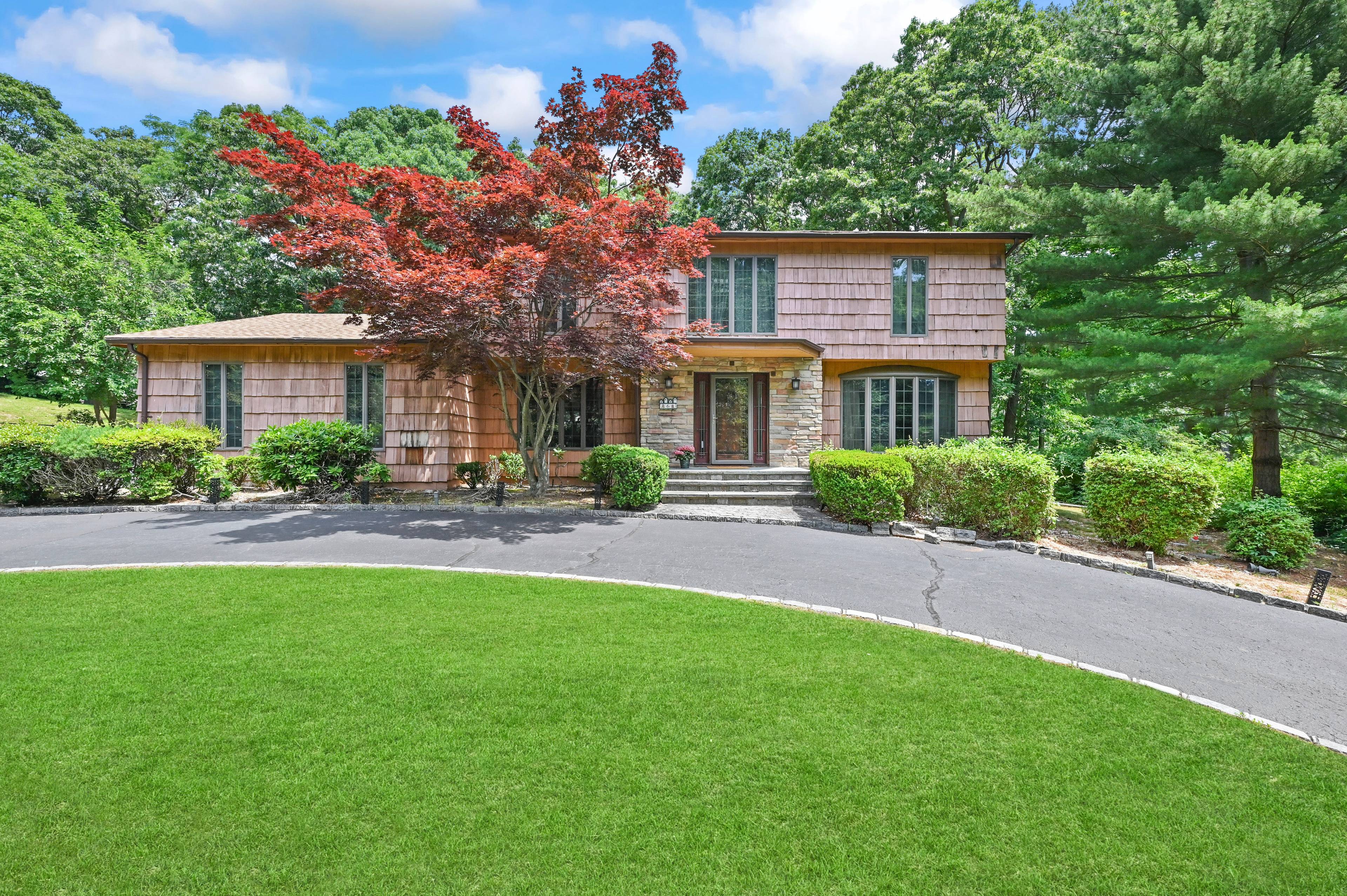 Charming Colonial nestled on a tranquil private Cul-de Sac inPrime Dix Hills,