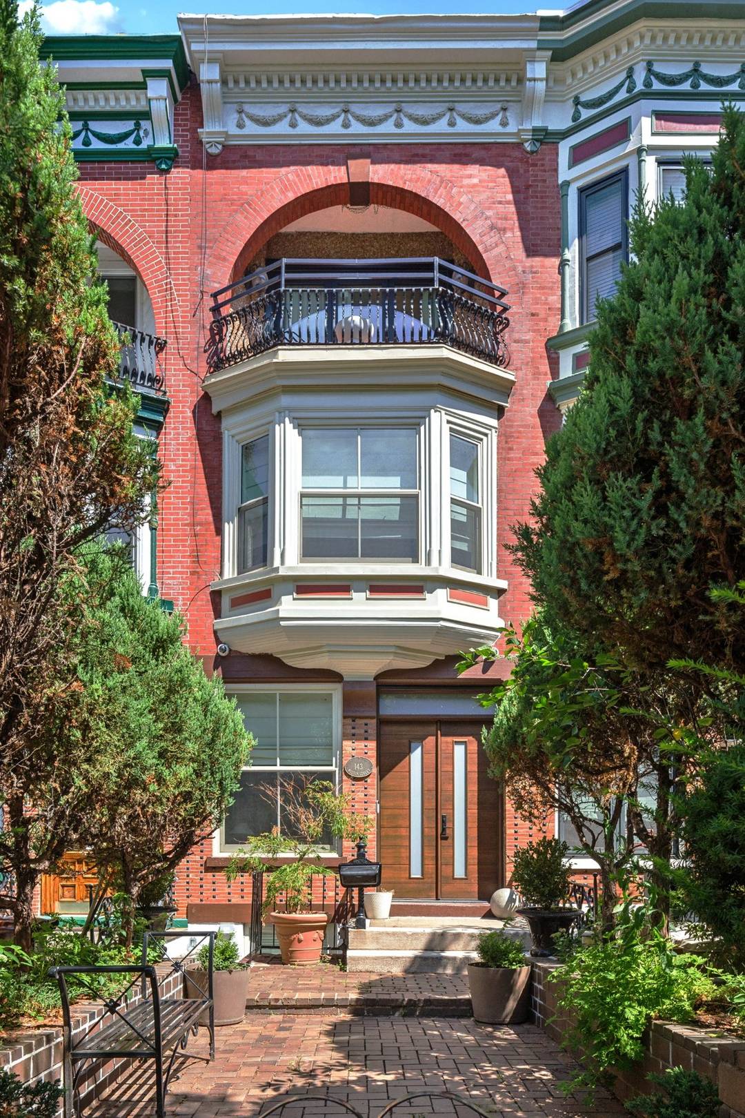 Triple mint, home with garden, and elevator.
