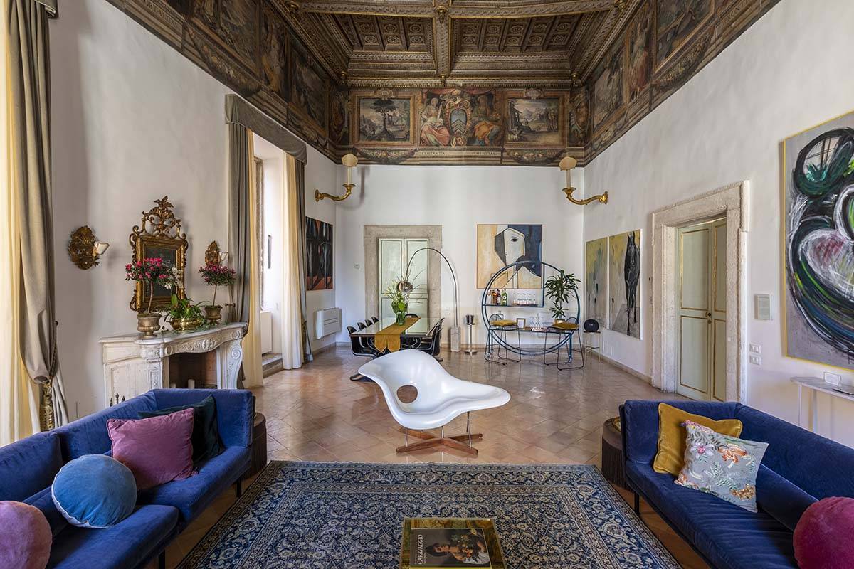 Luxury Apartment in impressive Renaissance palace located in the heart of Rome's historical center.