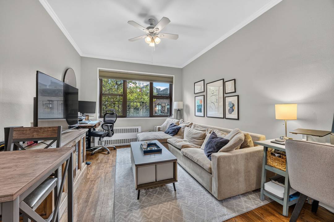 CHARMING UPPER EAST SIDE 1 BEDROOM COOP