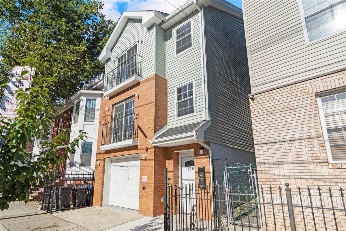 Newly Rental Unit - 2 Beds 1 Bath - 2nd Floor