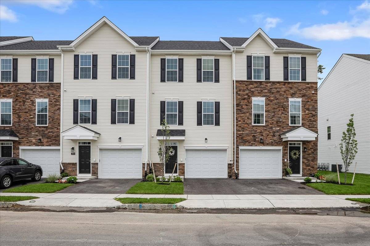 NEW TOWNHOUSE CONSTRUCTION IN BRICK, NJ