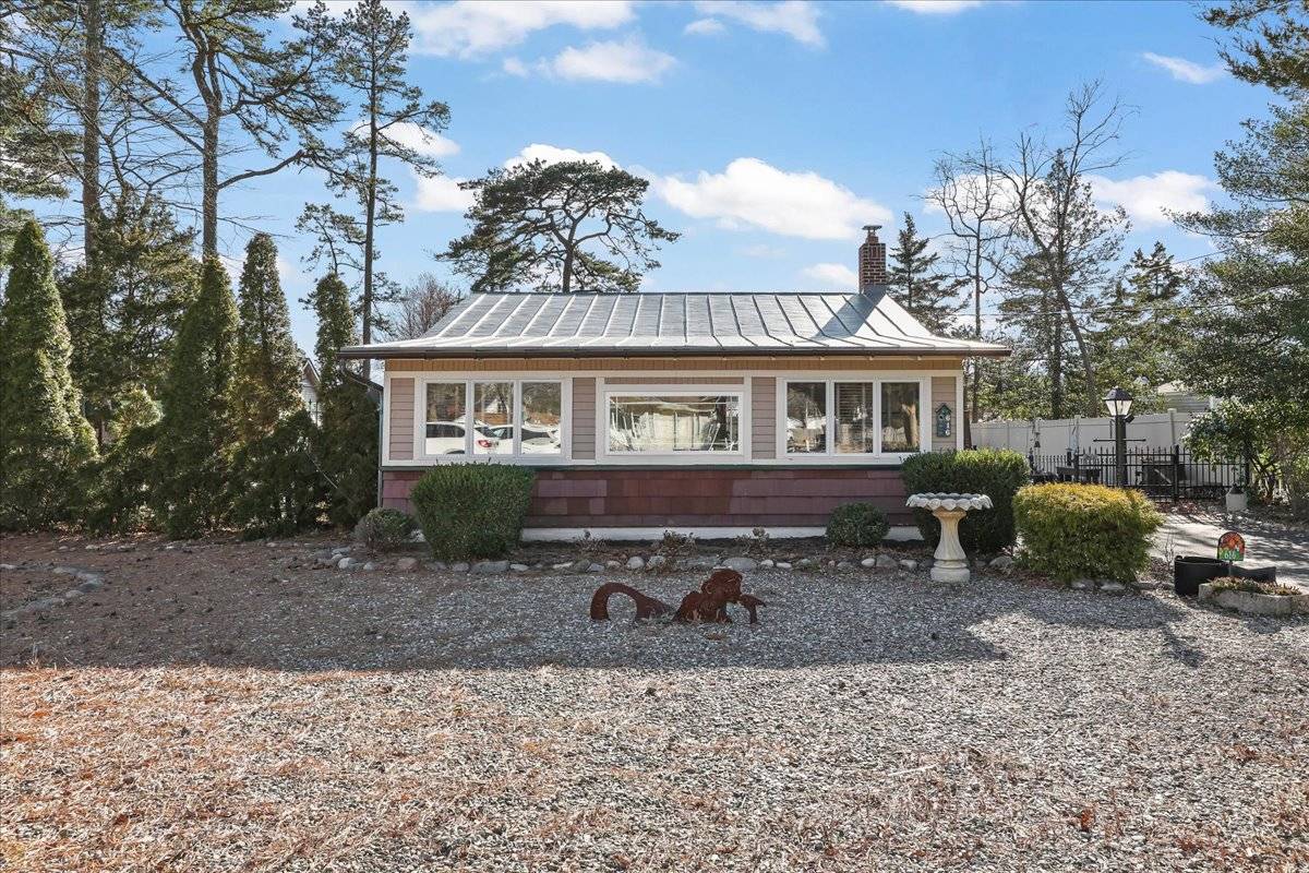 HISTORICAL GEM IN WATERFRONT COMMUNITY