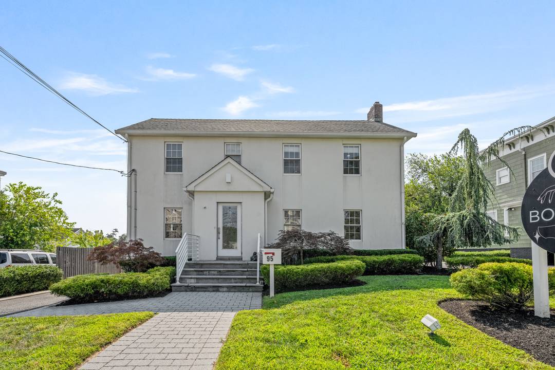 CHARMING COMMERCIAL LEASE