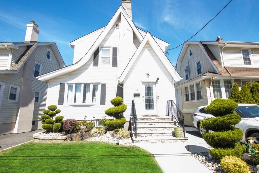 Updated Colonial in Union NJ!