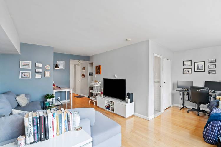 Sunny Alcove Studio in Murray Hill