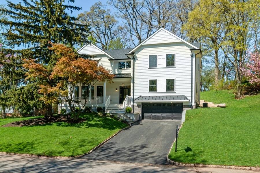 STUNNING SUMMIT COLONIAL IN NORTH SIDE
