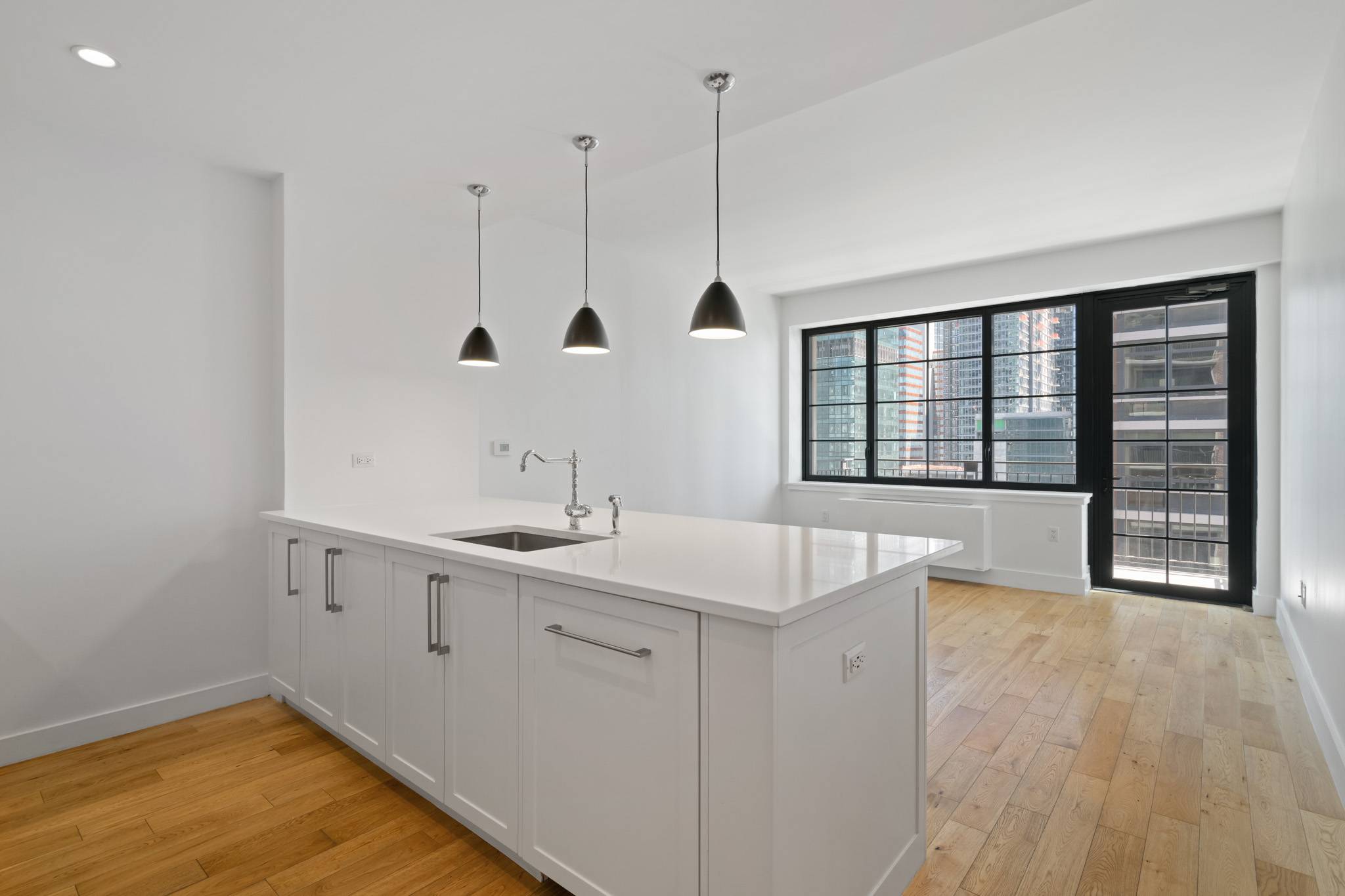 Great investment in LIC, 1bed/1bath + Balcony