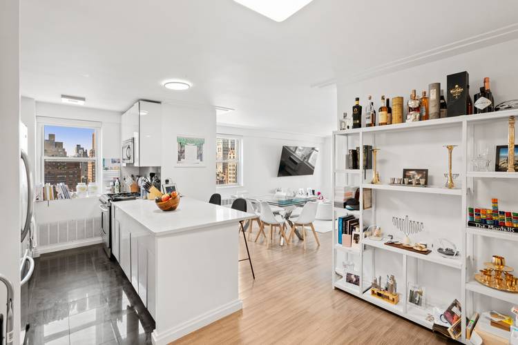 UES FULL SERVICE LUXURY 2BED/2BATH COOP