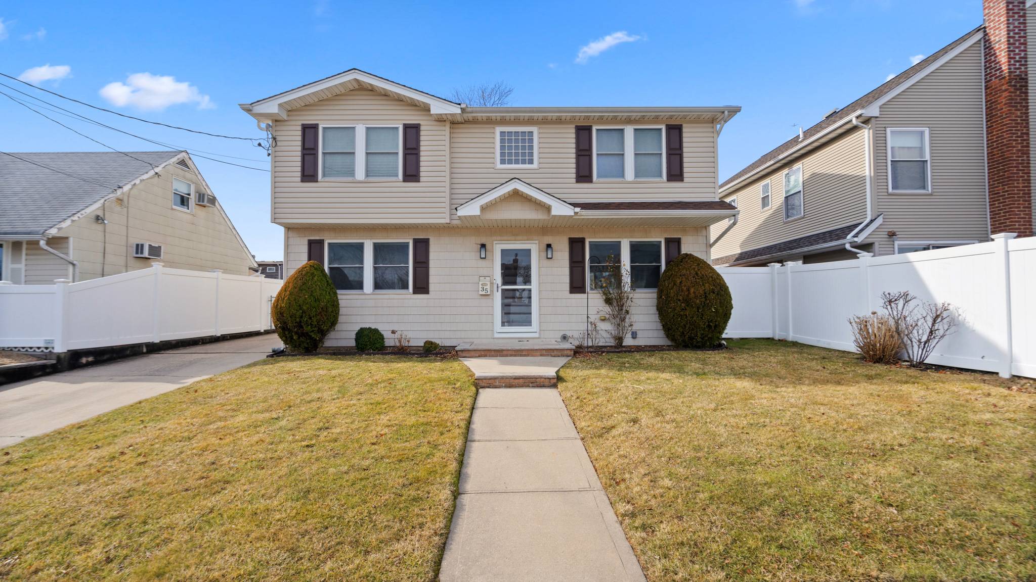 Beautiful Colonial single family home for sale in Bethpage