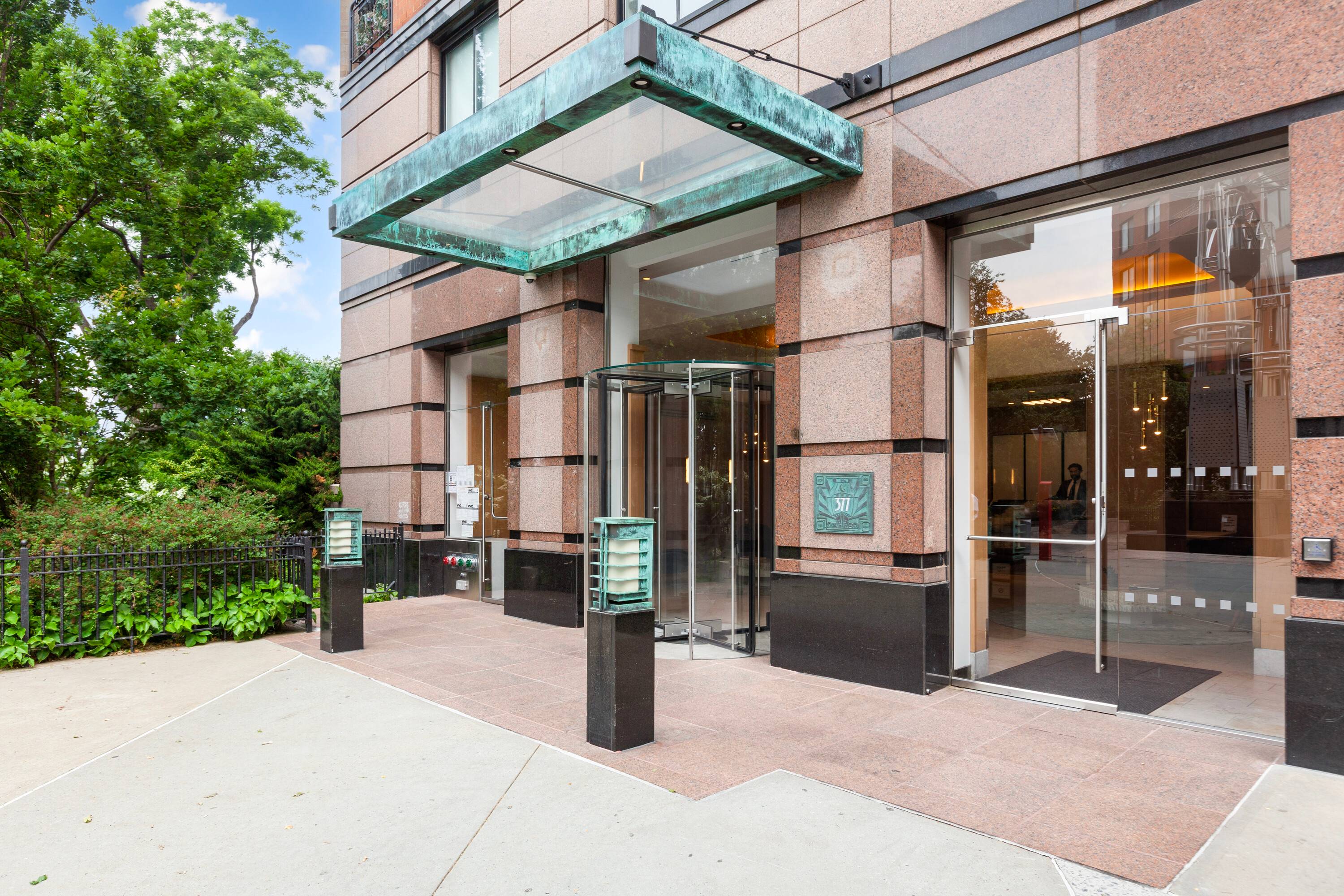 ★★★<> 377 Rector Place BPC Five Bedroom Rental full service <>  Fantastic Views <> Balcony with view of Statue Of Liberty