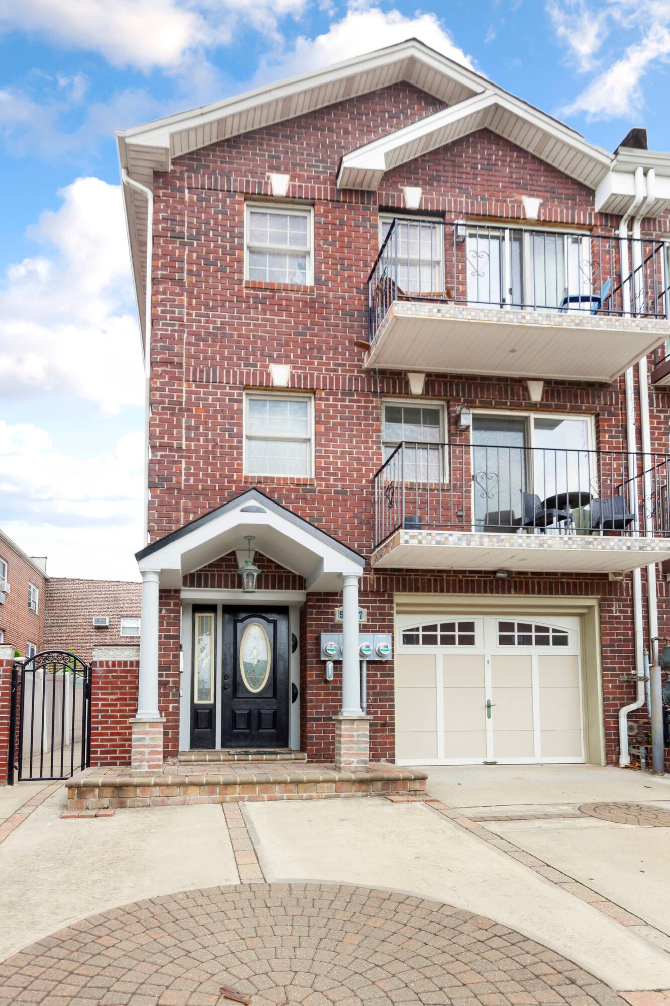 3 Family For Sale In Woodside