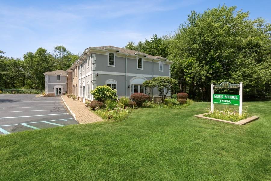 Incredible Professional/Medical/Office Opportunity!