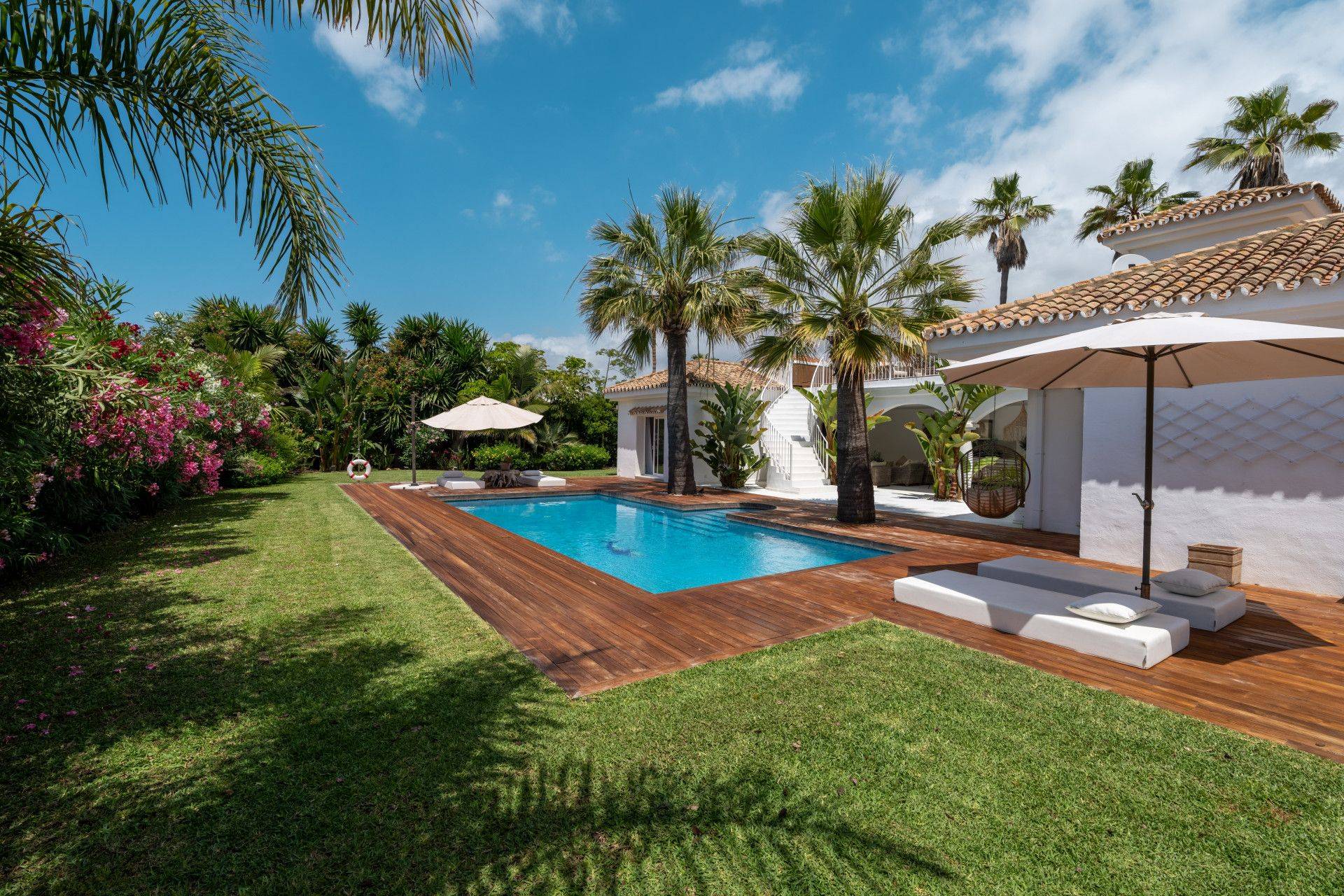 Stunning Beachside Villa in Marbesa (Marbella East)