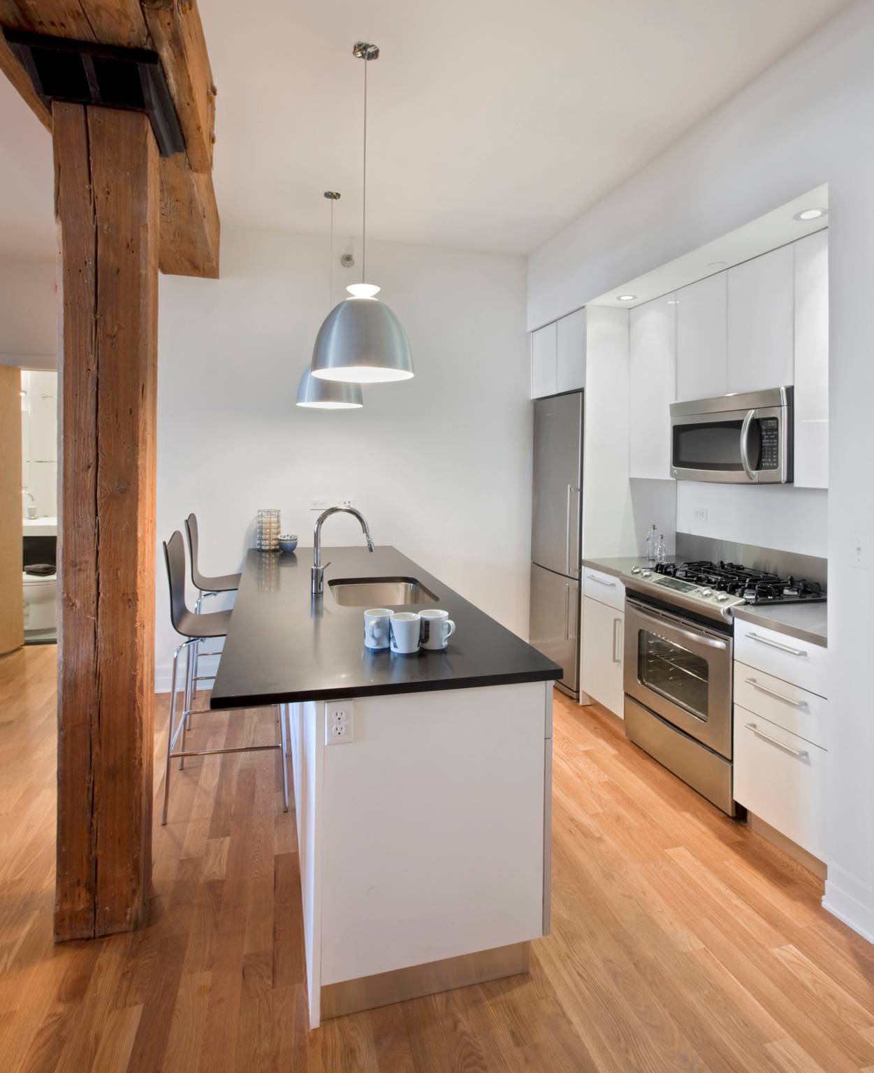 Airy Corner Loft 2Bed/2Bath in Historic DUMBO