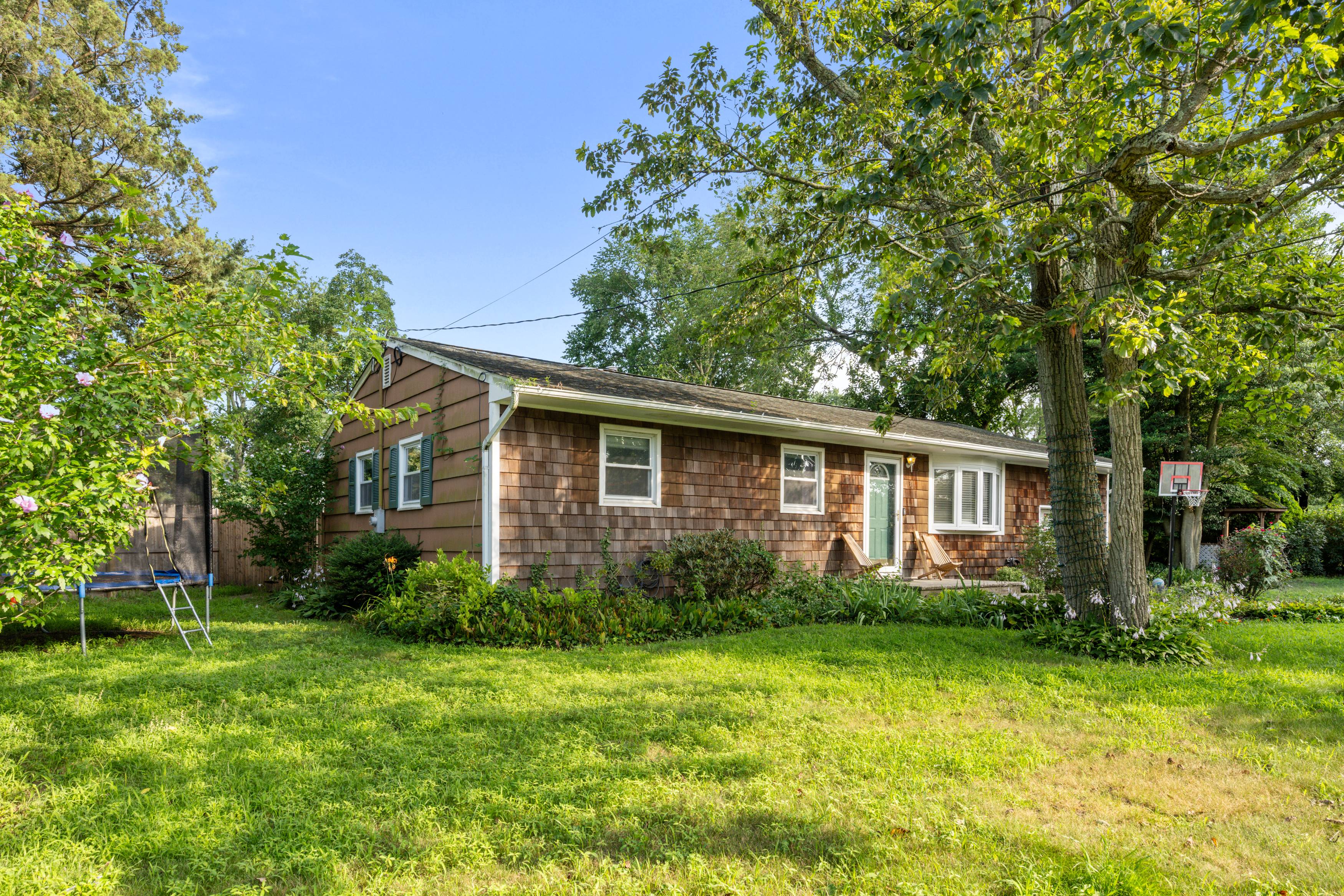 CHARMING RANCH-STYLE HOME IN SILVERTON