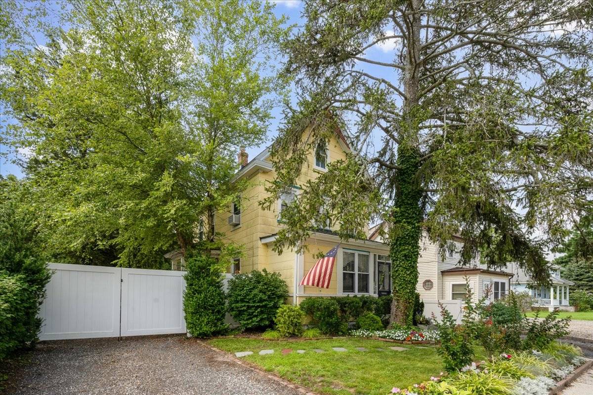 Victorian Beauty in Prime Tuckerton Location