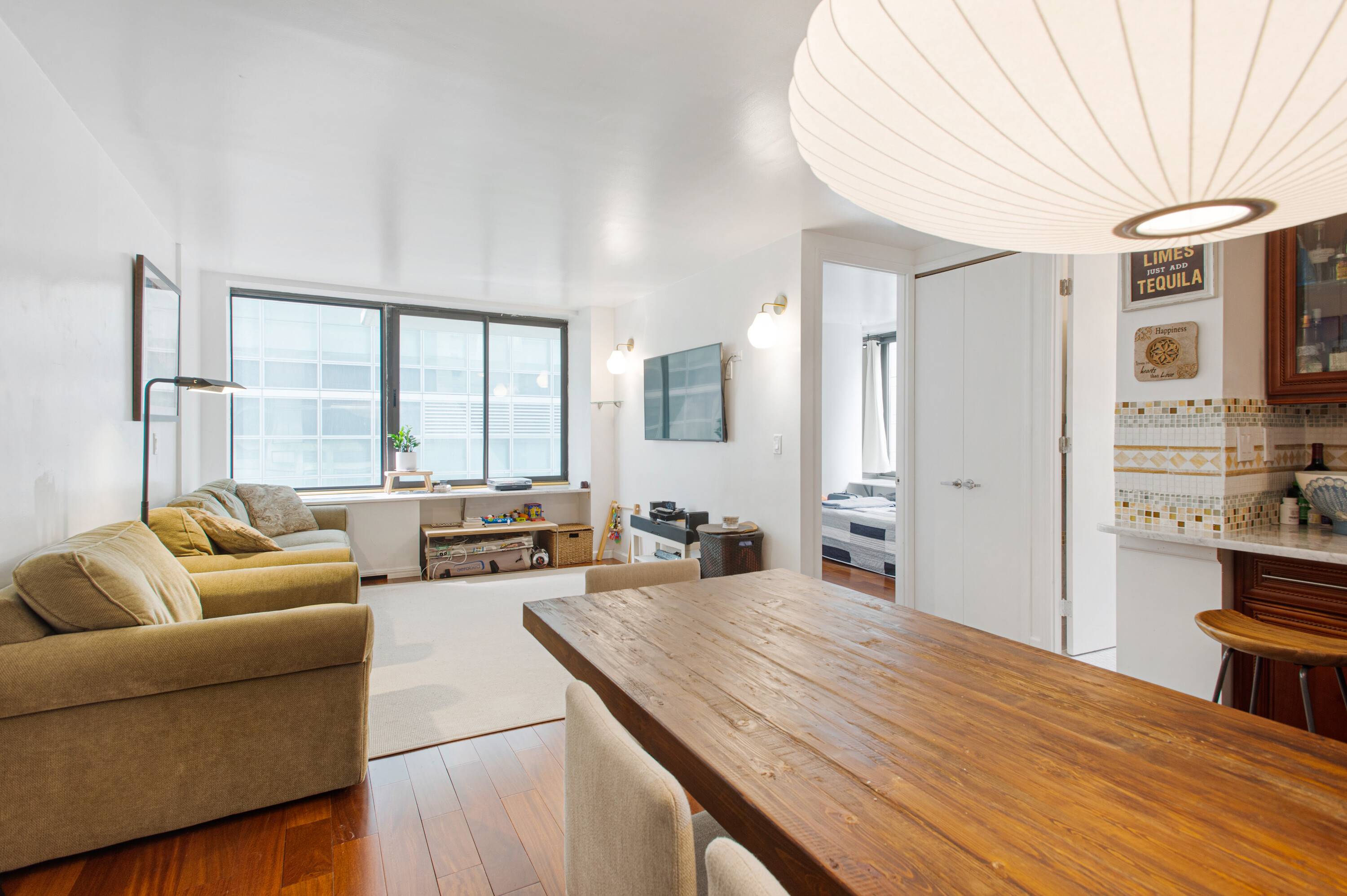 Newly Renovated Corner Unit 2 Bed 2 Bath at heart of Lincoln Square