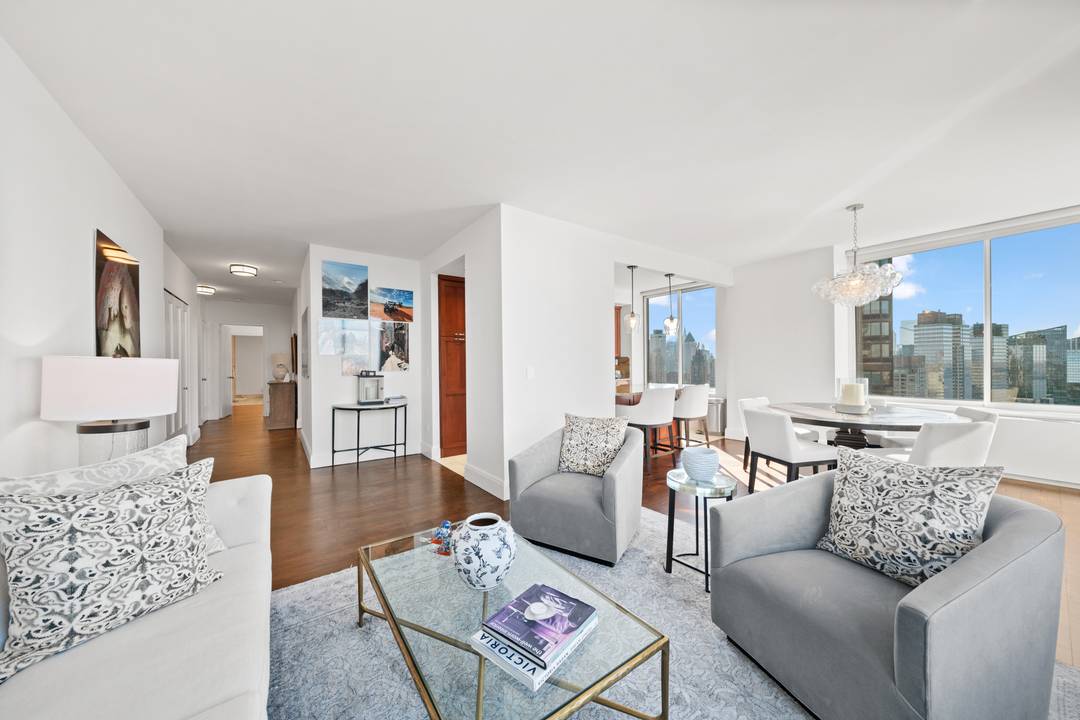 Exceptional Full-Service Condo Rental with Breathtaking River & Skyline Views