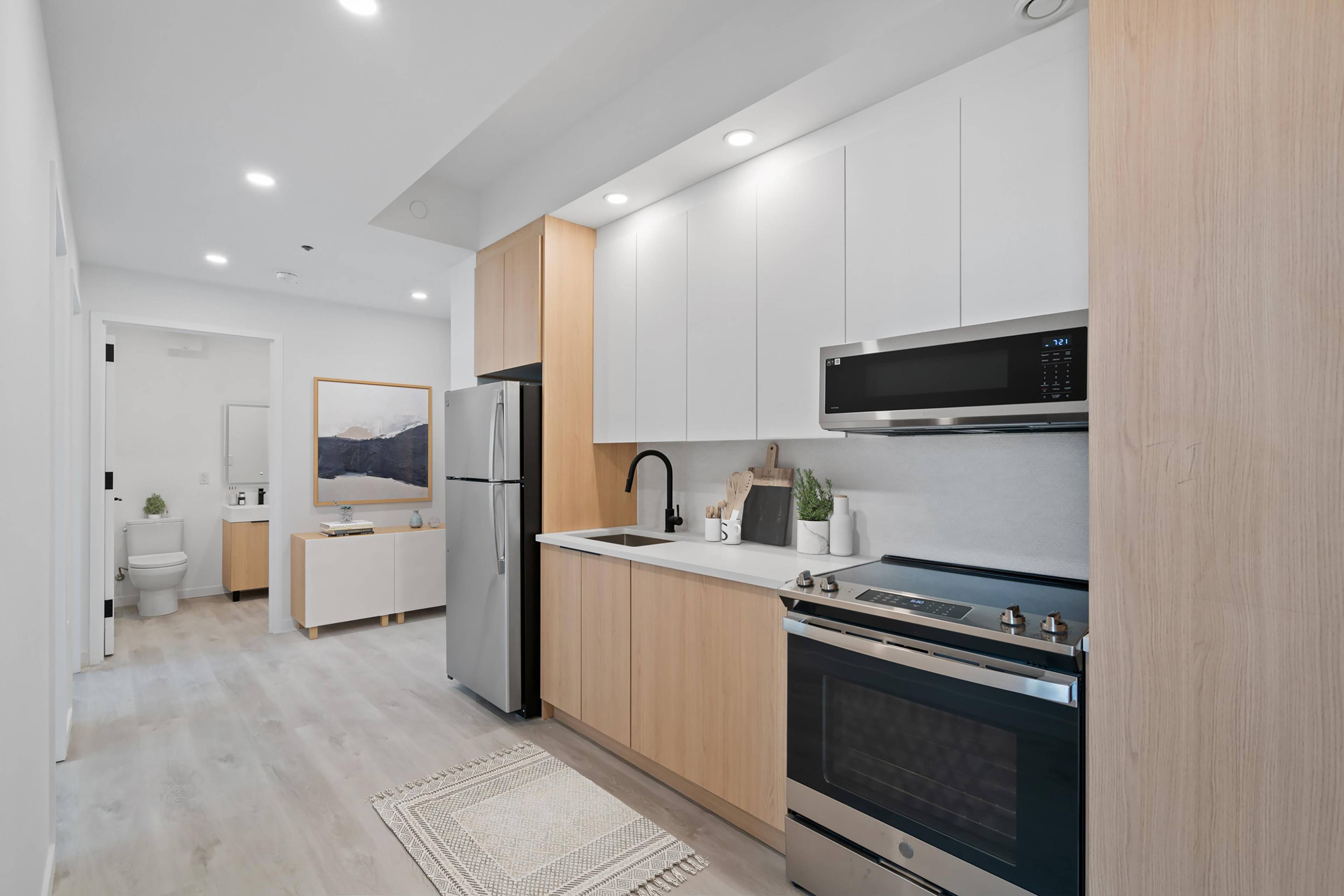 2 Months Free | No Fee | Luxury Building | Split 2 Bed - 2 Bath