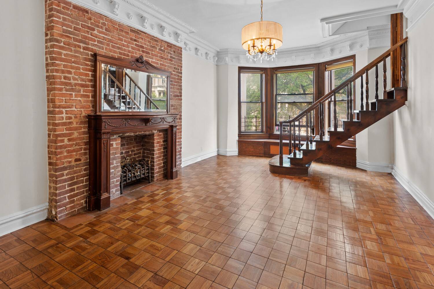NO FEE Large 2 Bedroom Duplex Loft