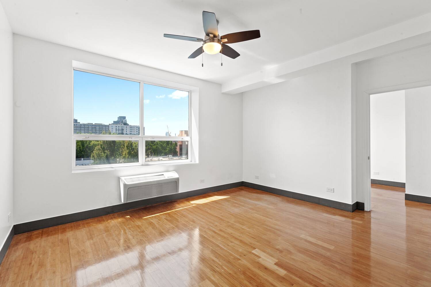 NO FEE! 1 Bedroom Condo For Rent  in Long Island City.
