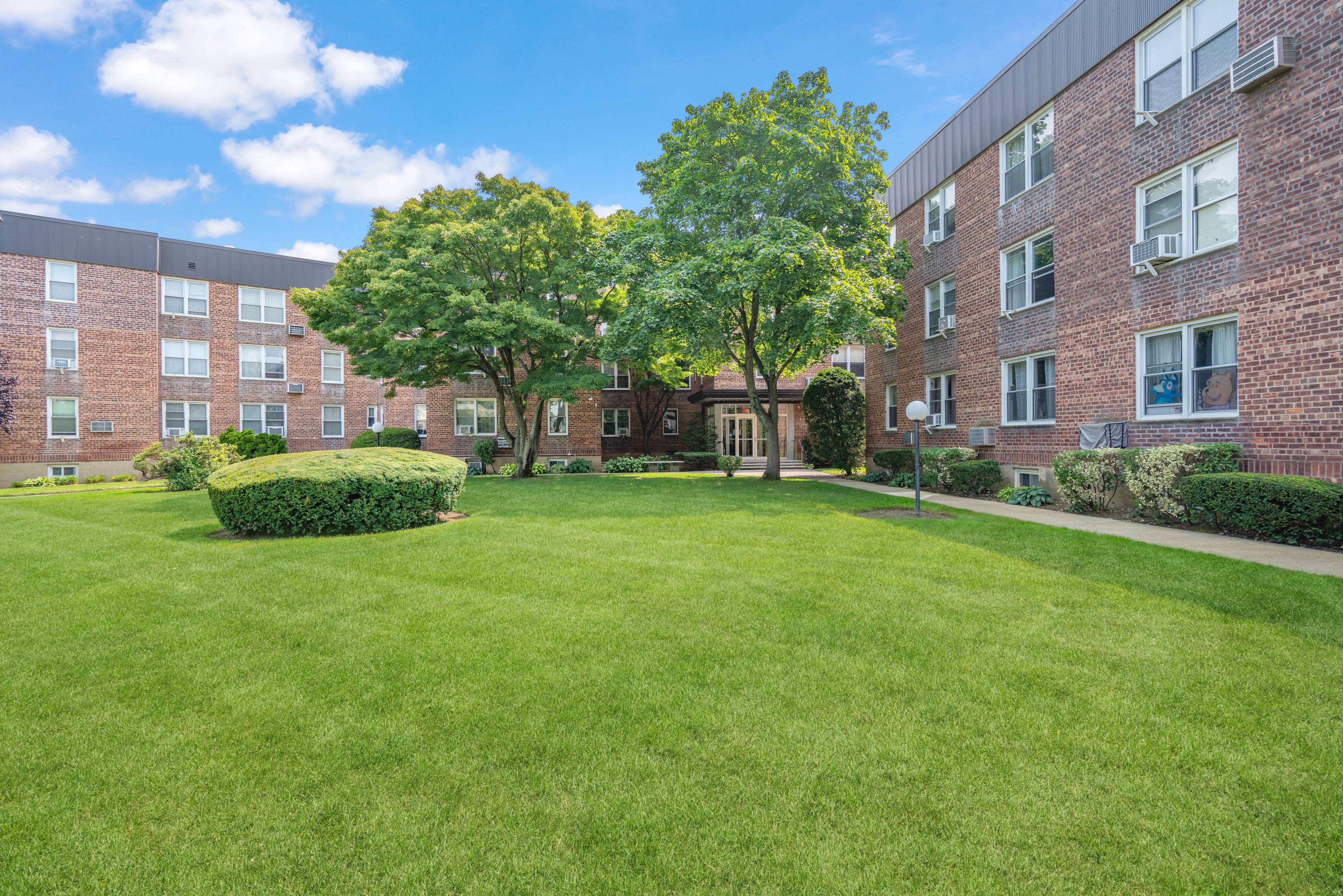 One Bedroom Corner Unit On The Top Floor Of Gibson Gardens.