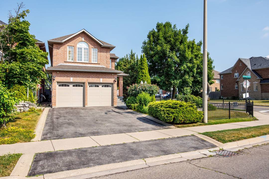 Where timeless design meets one of Brampton's most family-friendly communities.
