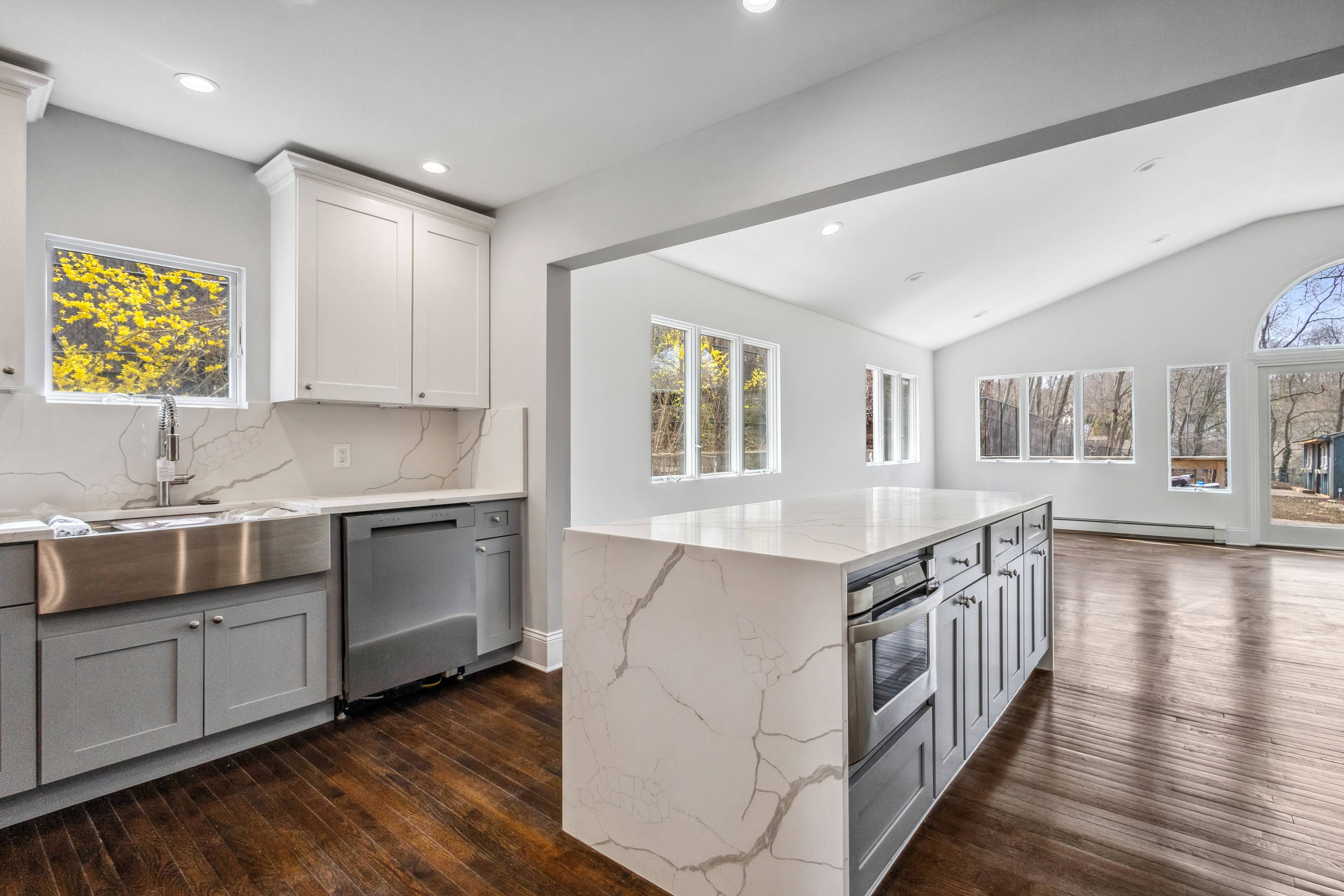 4 Bedroom 3.5 Bath Expanded Cape Minutes to Center of Huntington Village
