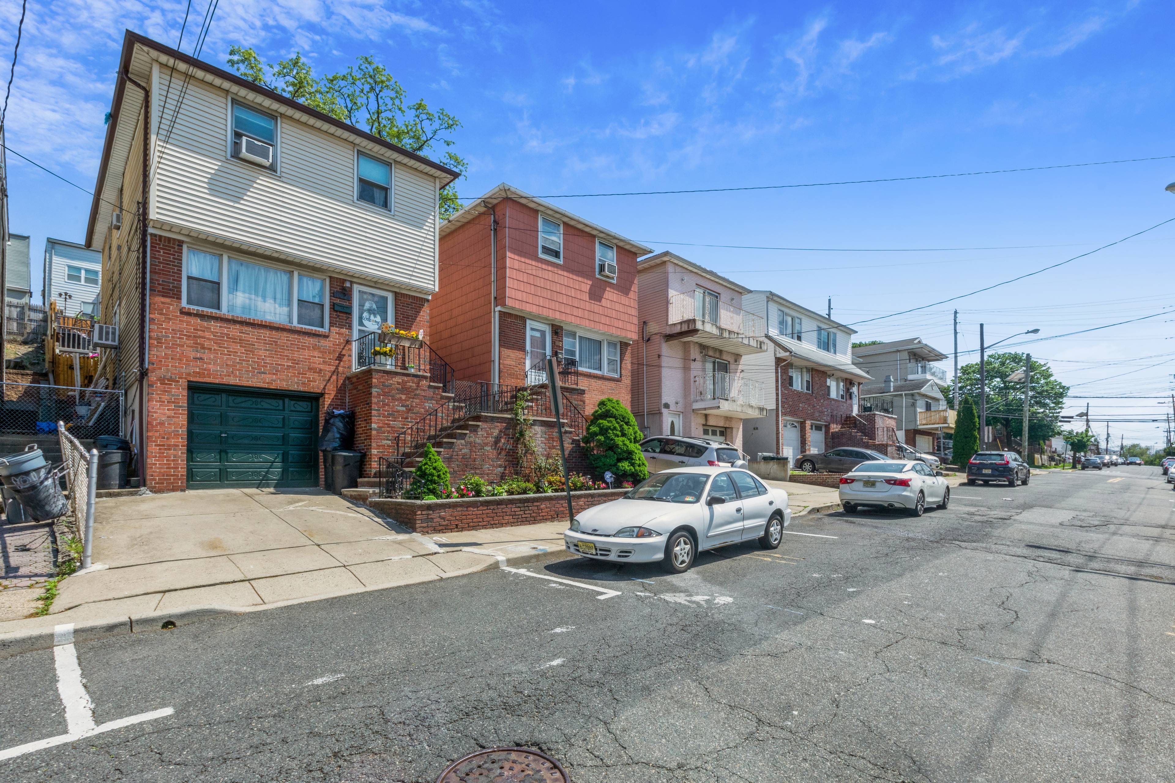 Commuter's dream! 4 bedroom 2 bath single family with an AMAZING Backyard! DONT MISS THIS!