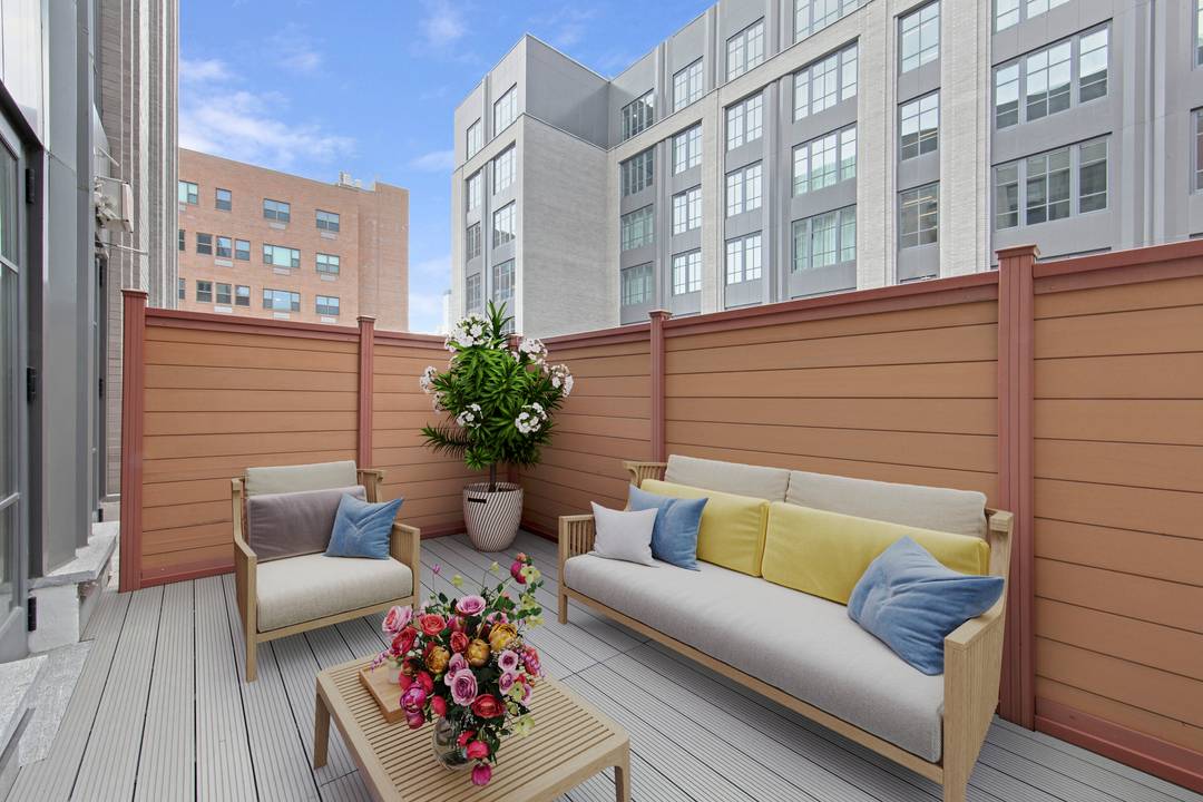 Studio with Terrace and Walk-in-Closet in Long Island City
