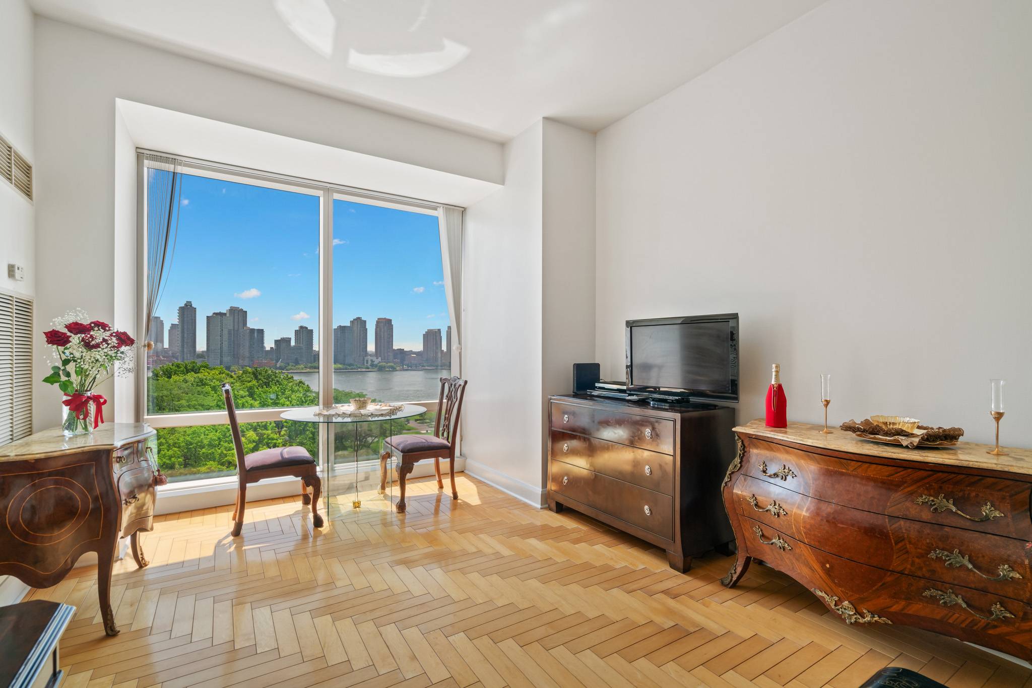 Large 1BR At UN Plaza with Unobstructed East River Views